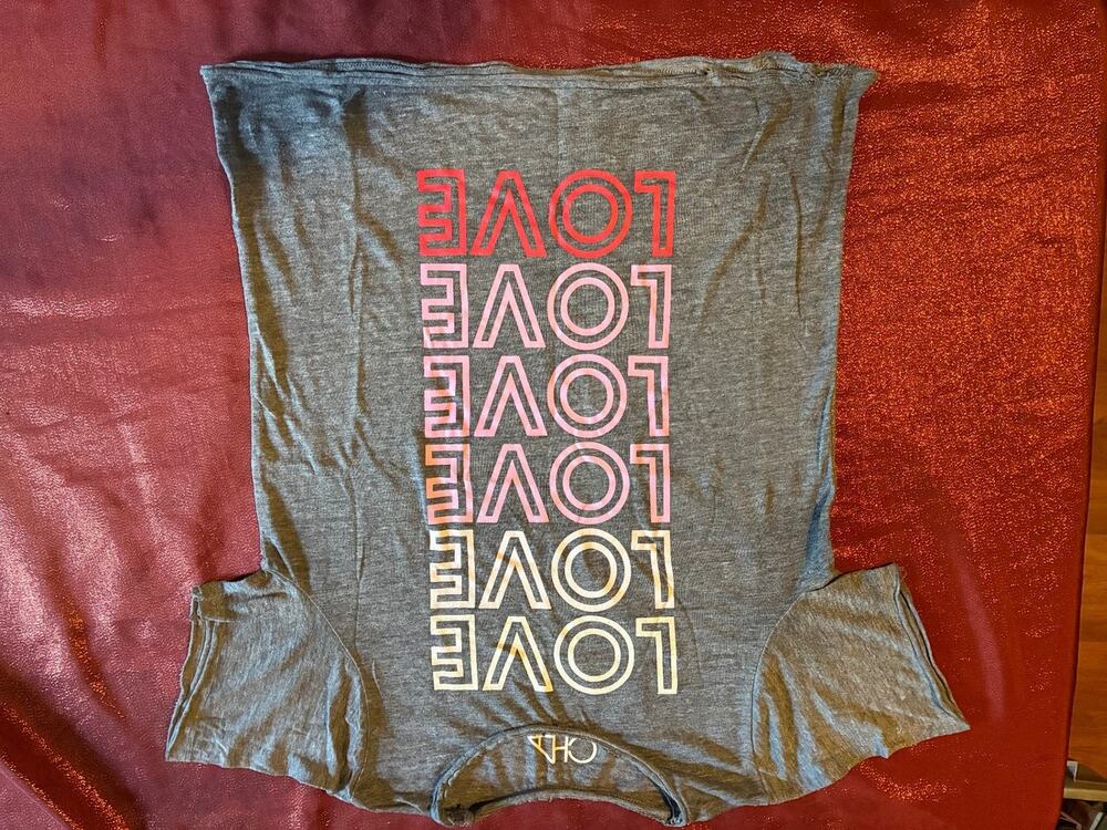 CHA SOR Shirt Womens M LOVE Repeat Graphic Gray Short Sleeve Tee